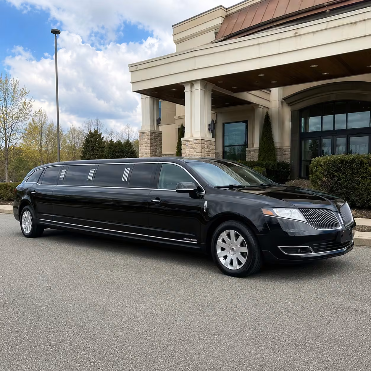 lincoln mkt limo exterior